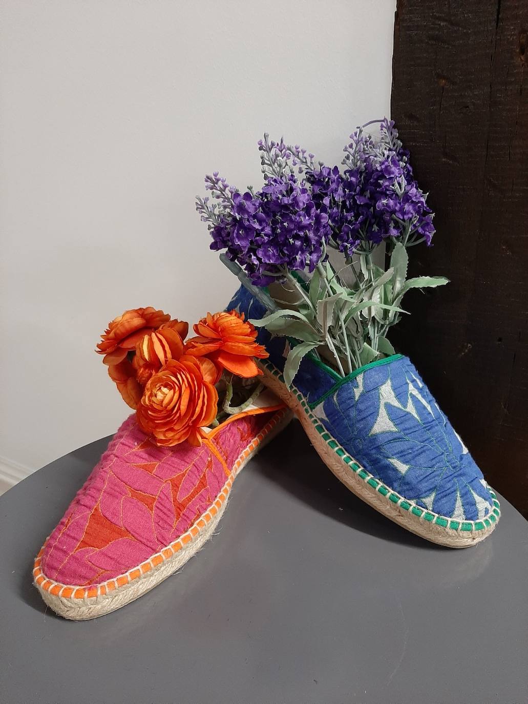 Fotos: La especial tienda de Milagros en el Casco Viejo con más de 1.000 alpargatas