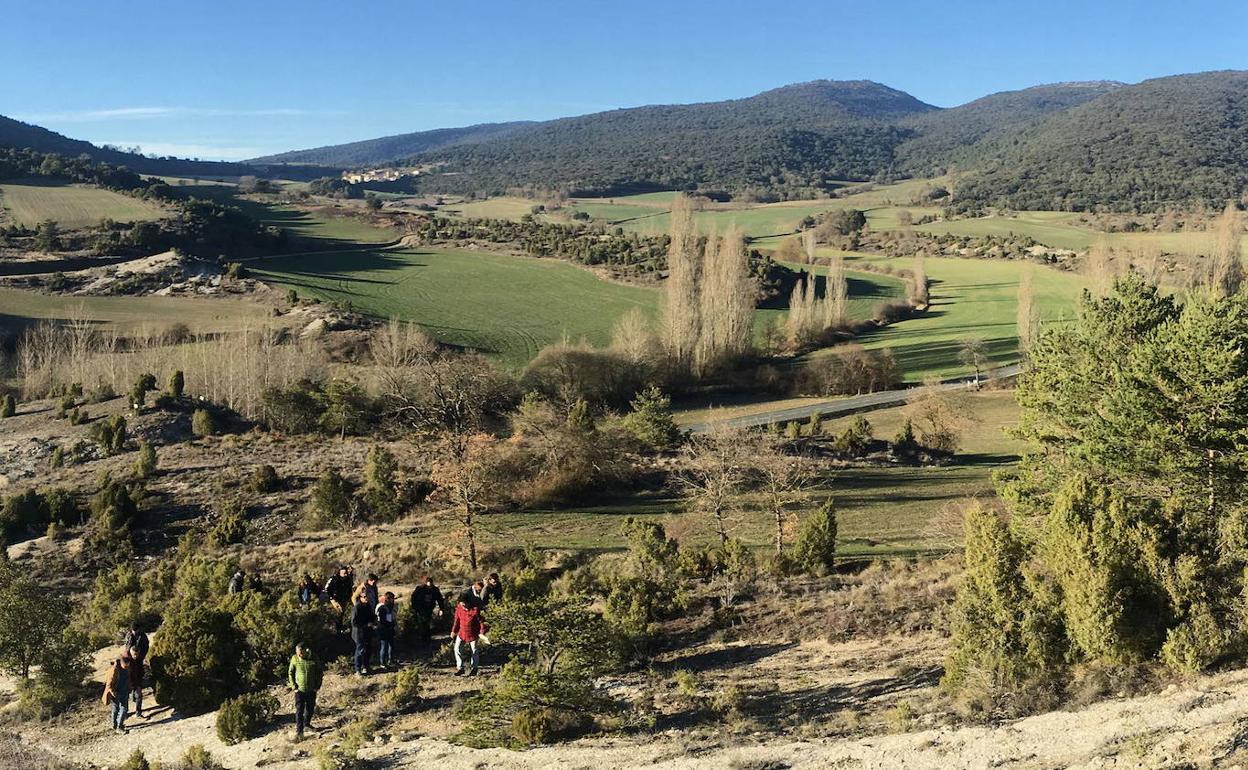 Vista panorámica del espacio que ocuparía el embalse de Barrón. 