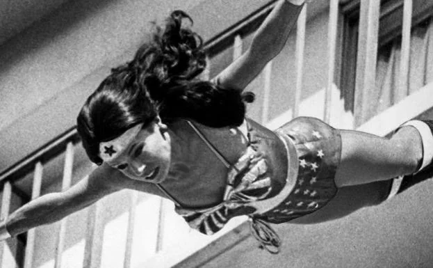 Kitty O'Neil, doble de Wonder Woman, sorda y la primera mujer más veloz de  la tierra | El Correo