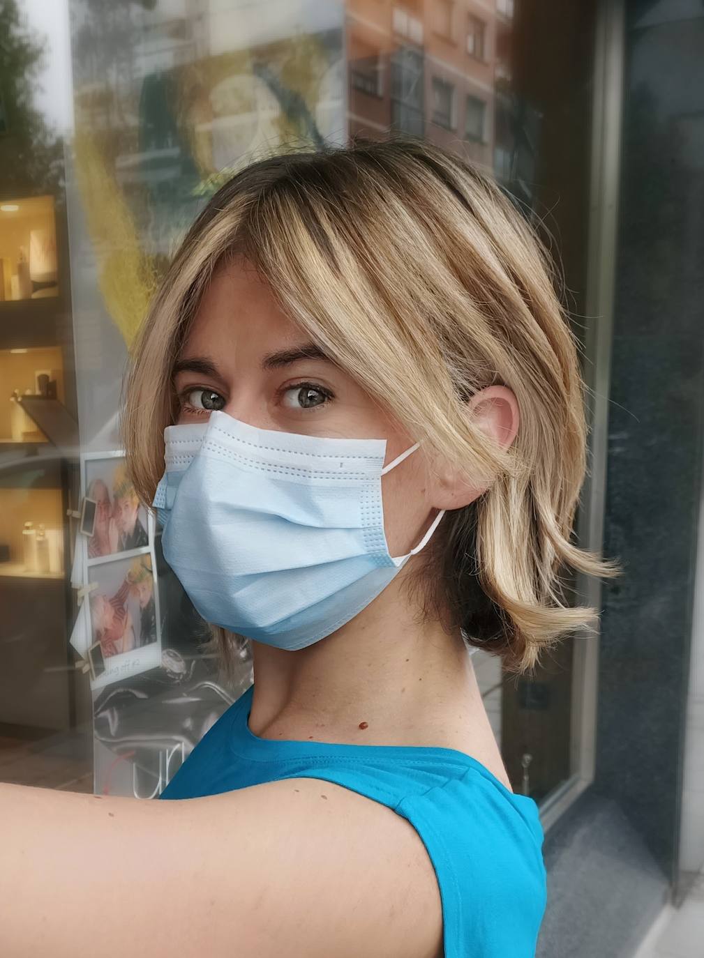 En el color, los mechones delanteros también van a ser los grandes protagonistas, ya que vuelve con mucha fuerza una de las grandes tendencias de los 90: las 'chunky highlights' (mechas gruesas y marcadas). Famosas como Jennifer López, Dua Lipa y Kylie Jenner ya las mostraron.