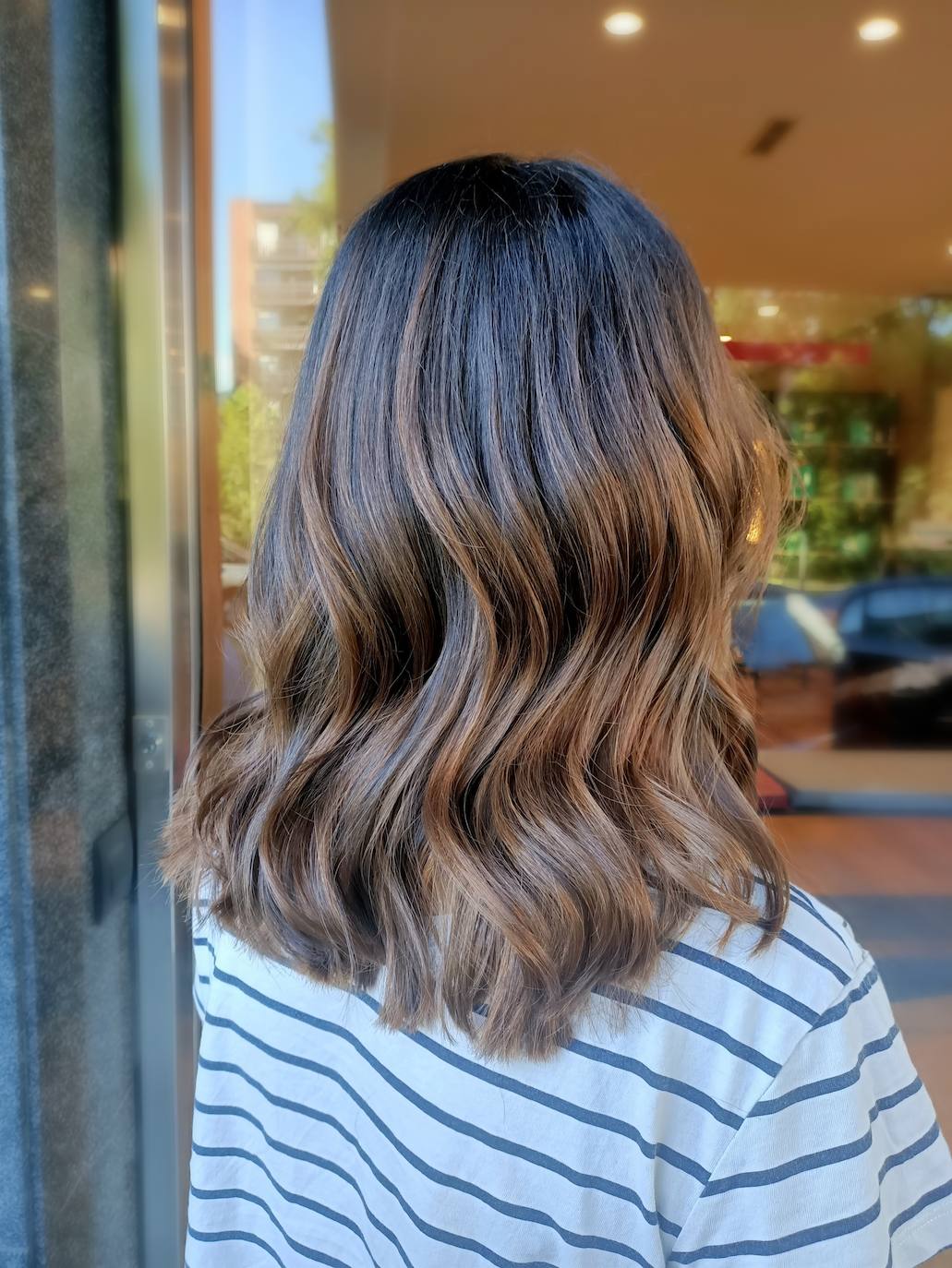 Los 'blunt bob' de las temporadas pasadas evolucionan a melenas más largas, por debajo de los hombros. Enmarcan el rostro y vienen mucho más desfiladas. Se mantienen rectas, con peso y no demasiado capeadas.