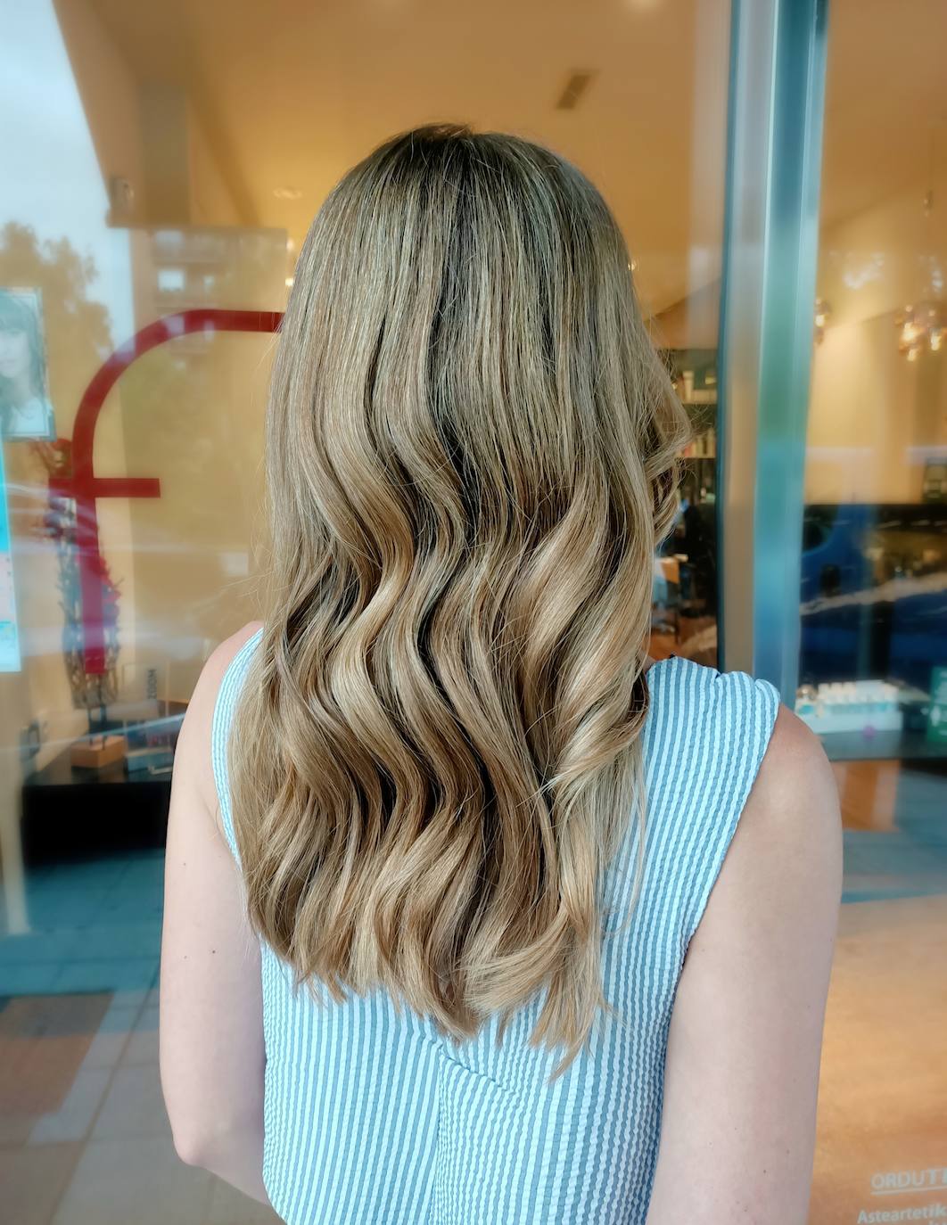 Las 'balayage' siguen pisando fuerte, pero más sutiles, incluso combinadas con 'babylights' para un resultado todavía más natural