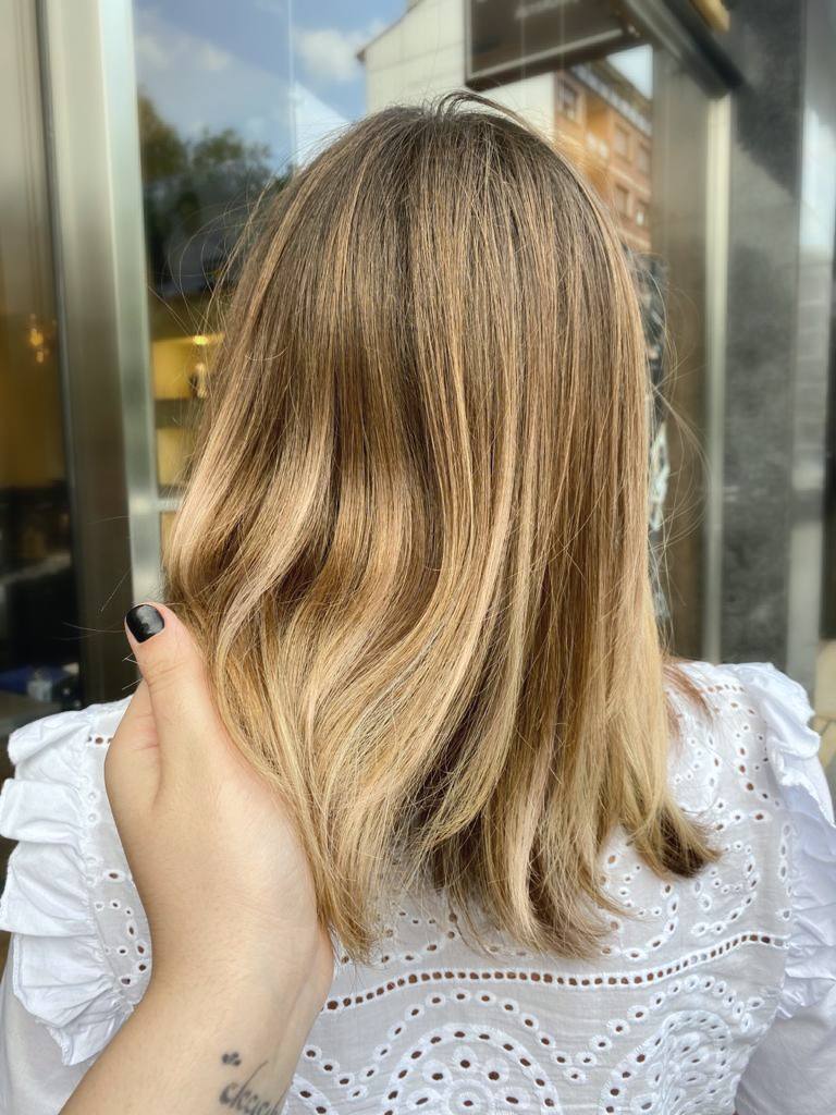 Las 'balayage' siguen pisando fuerte, pero más sutiles, incluso combinadas con 'babylights' para un resultado todavía más natural