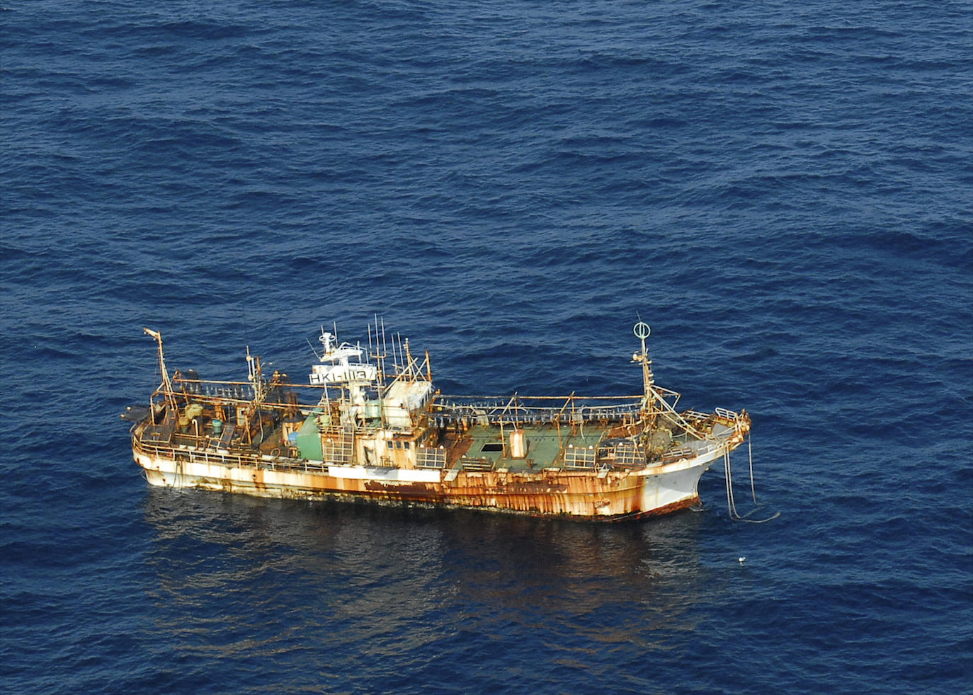 4- Ryou-Un Maru | En 2011, el tsunami que arrasó la costas de Japón y que provocó la crisis nuclear de Fukushima, también liberó de su amarre a este buque. Durante un año navegó por el Pacífico, hasta llegar casi a Alaska, donde fue hundido por los guardacostas estadounidenses.