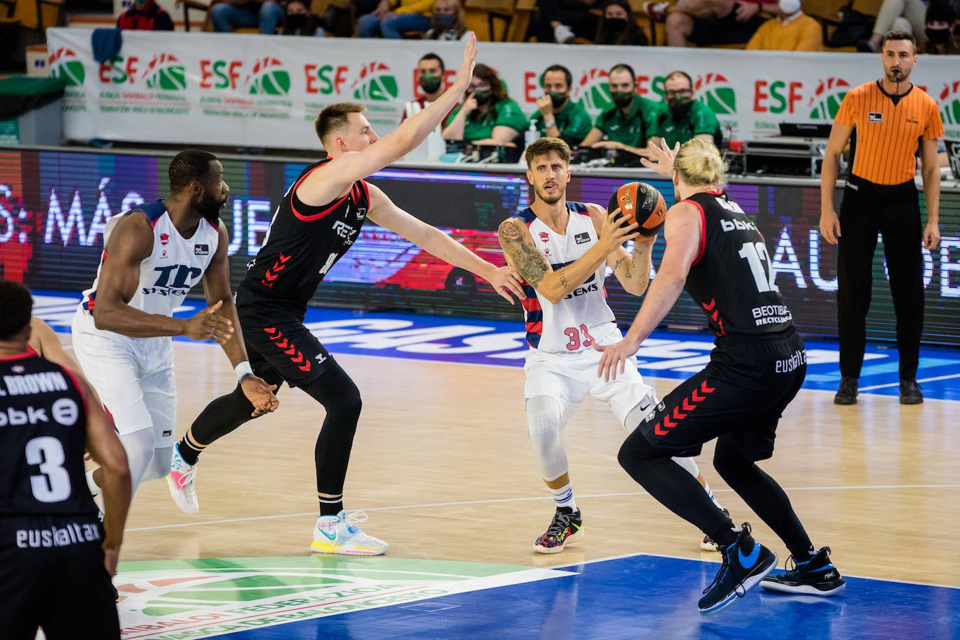 Fotos: Las mejores imágenes del Baskonia - Bilbao Basket de la Euskal Kopa