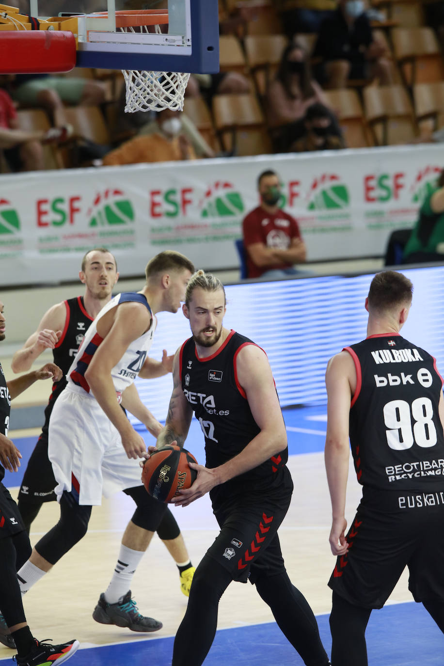 Fotos: Las mejores imágenes del Baskonia - Bilbao Basket de la Euskal Kopa