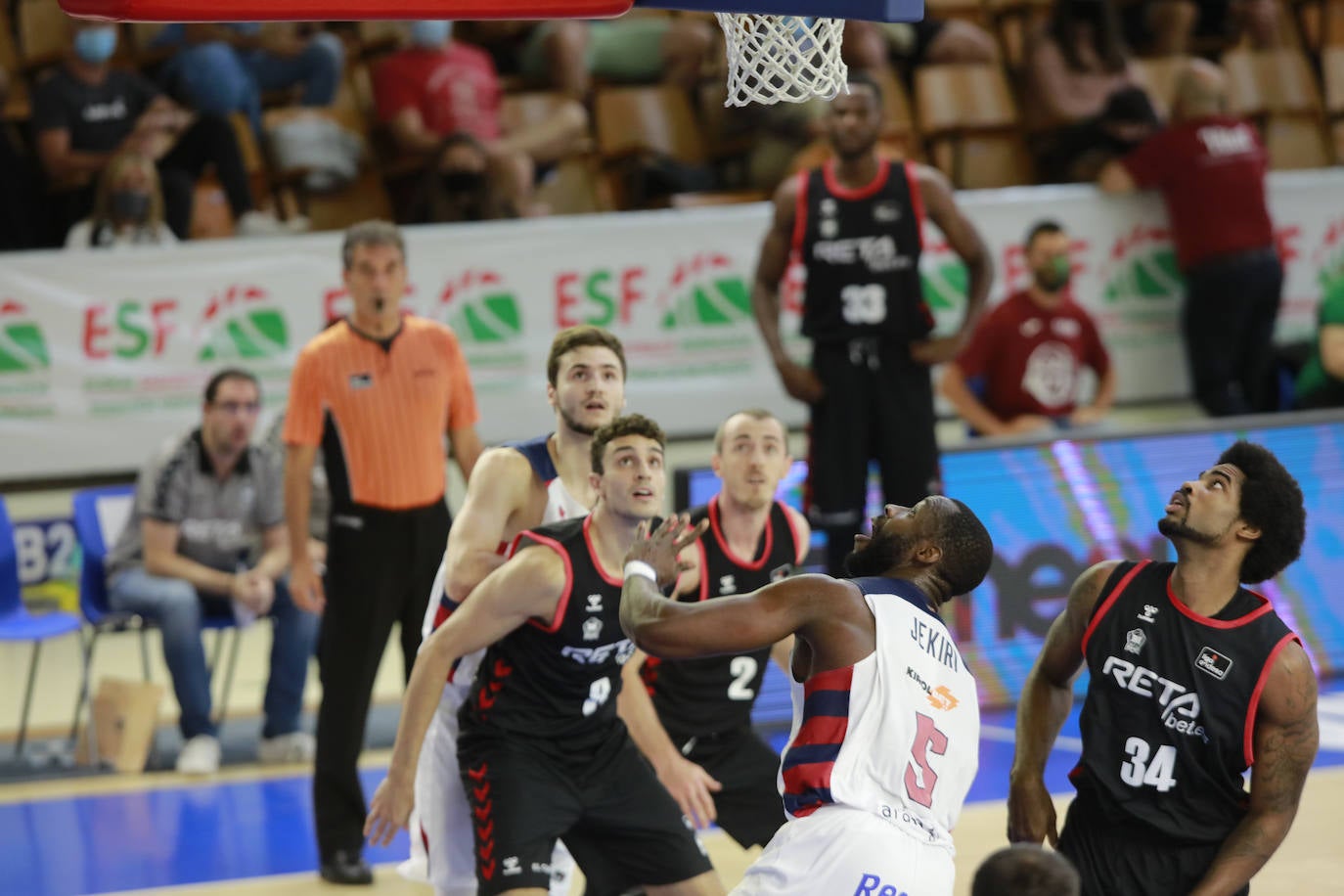 Fotos: Las mejores imágenes del Baskonia - Bilbao Basket de la Euskal Kopa