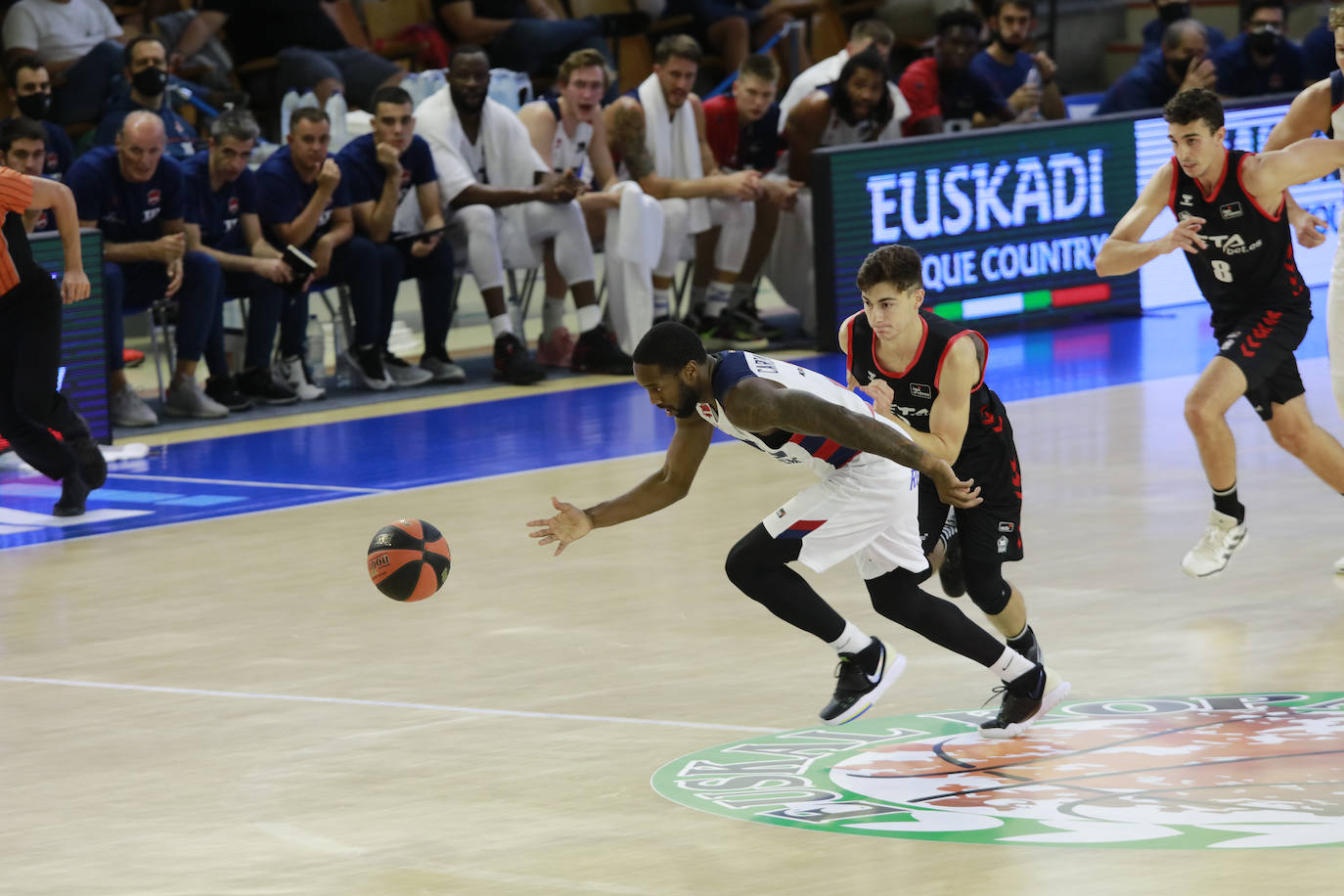 Fotos: Las mejores imágenes del Baskonia - Bilbao Basket de la Euskal Kopa