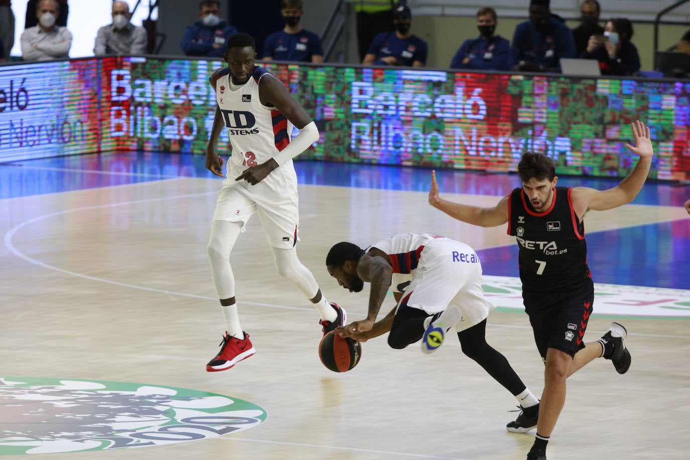 Fotos: Las mejores imágenes del Baskonia - Bilbao Basket de la Euskal Kopa