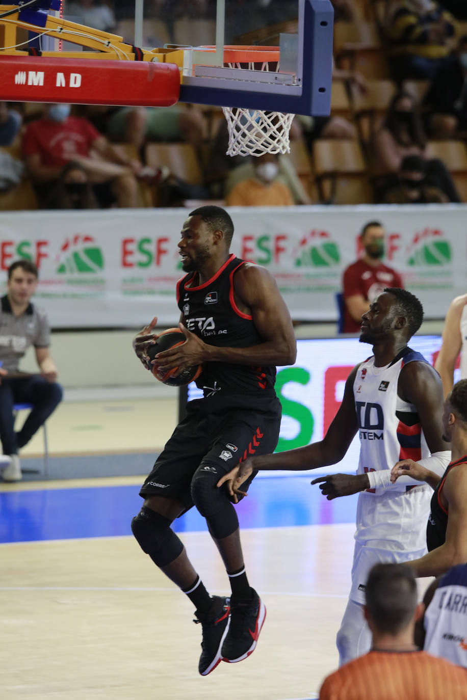 Fotos: Las mejores imágenes del Baskonia - Bilbao Basket de la Euskal Kopa