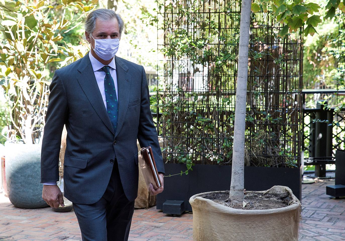 El presidente de Acciona, José Manuel Entrecanales, a su llegada a la conferencia del presidente del Gobierno, Pedro Sánchez