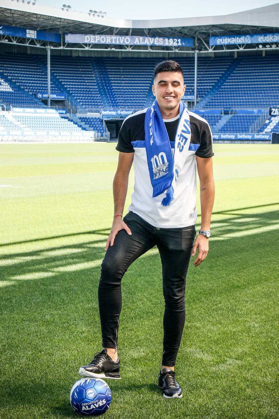 Battaglia, durante su presentación con el Alavés. 
