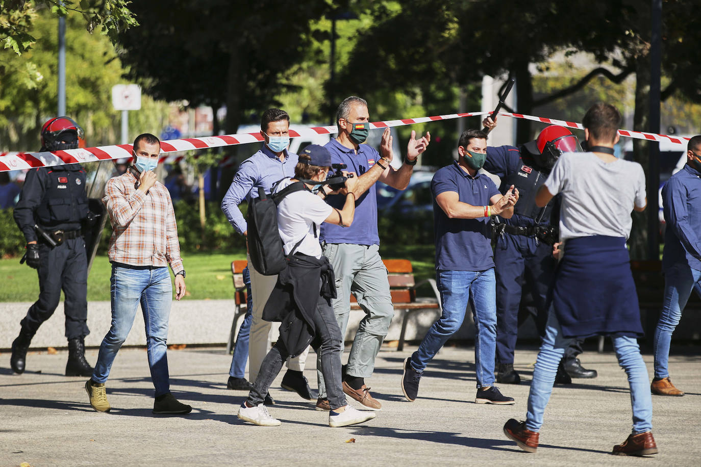 Fotos: Disturbios en Santurtzi durante un acto de Vox en Santurtzi