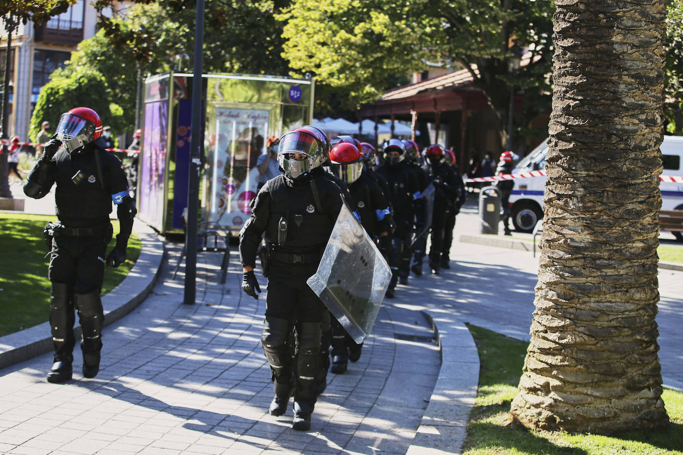 Fotos: Disturbios en Santurtzi durante un acto de Vox en Santurtzi