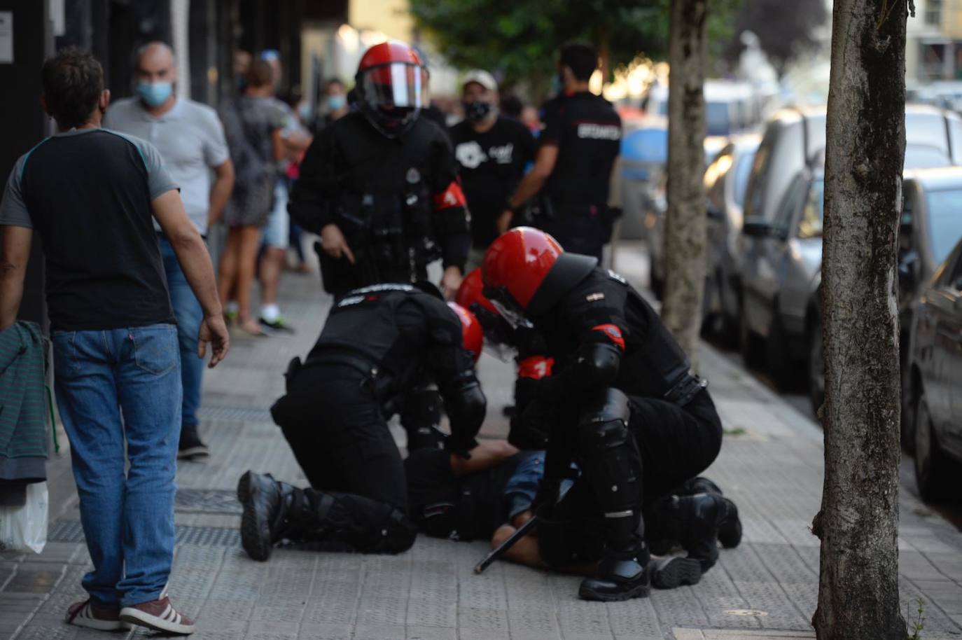 Fotos: Disturbios en Santurtzi durante un acto de Vox en Santurtzi