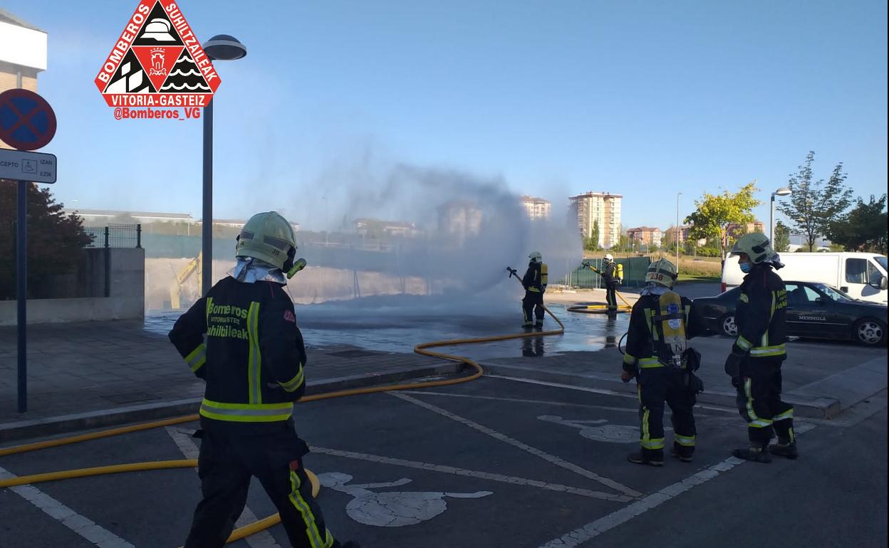 Los bomberos han intervenido en una fuga de gas en Salburua. 