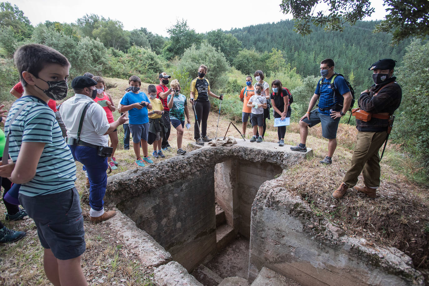 Fotos: La visita teatralizada en Gamiz que recrea los momentos previos a la caída del cinturón de hierro