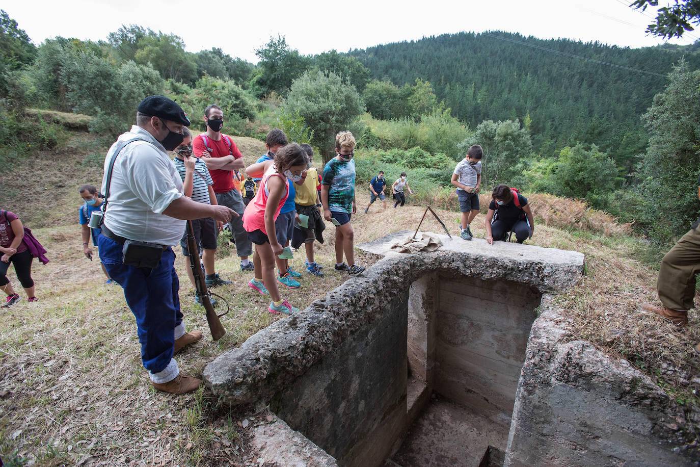 Fotos: La visita teatralizada en Gamiz que recrea los momentos previos a la caída del cinturón de hierro