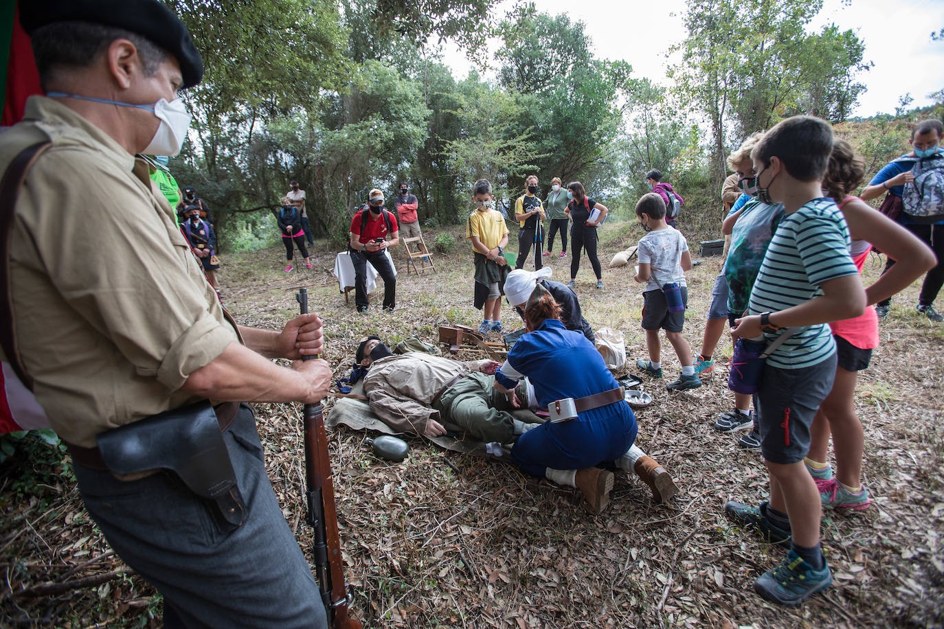 Fotos: La visita teatralizada en Gamiz que recrea los momentos previos a la caída del cinturón de hierro