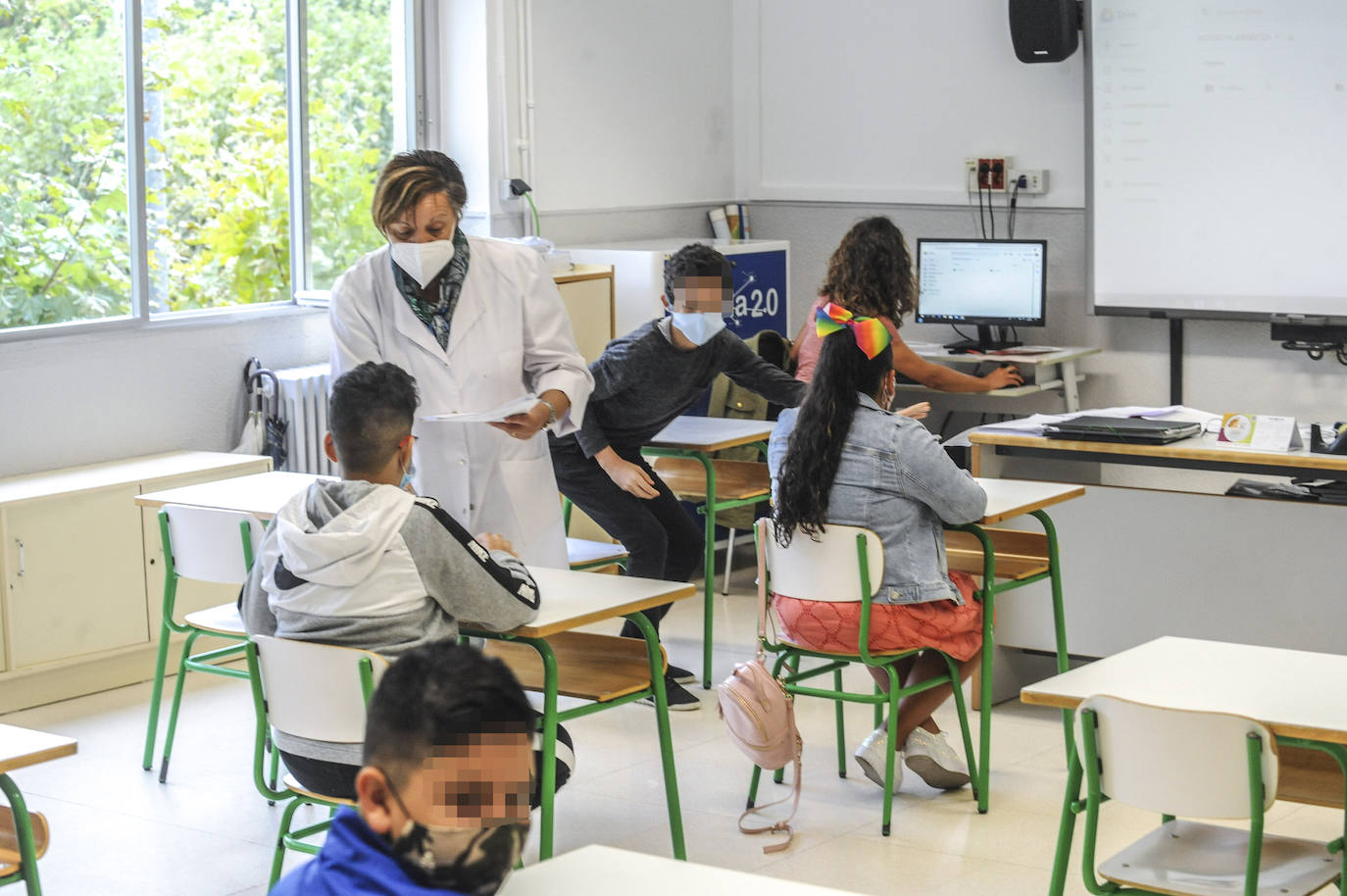Fotos: Así estrenan el curso los escolares alaveses entre fuertes medidas de protección