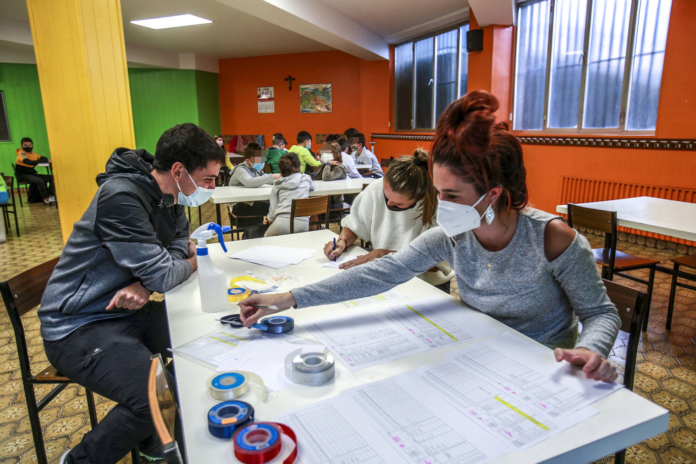 Profesores y estudiantes de San Viator en su primer día de vuelta a colegio.