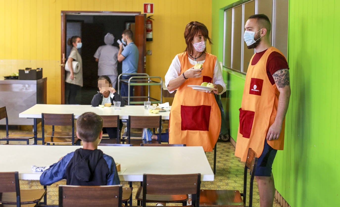 Alumnos en el comedor del colegio San Viator.