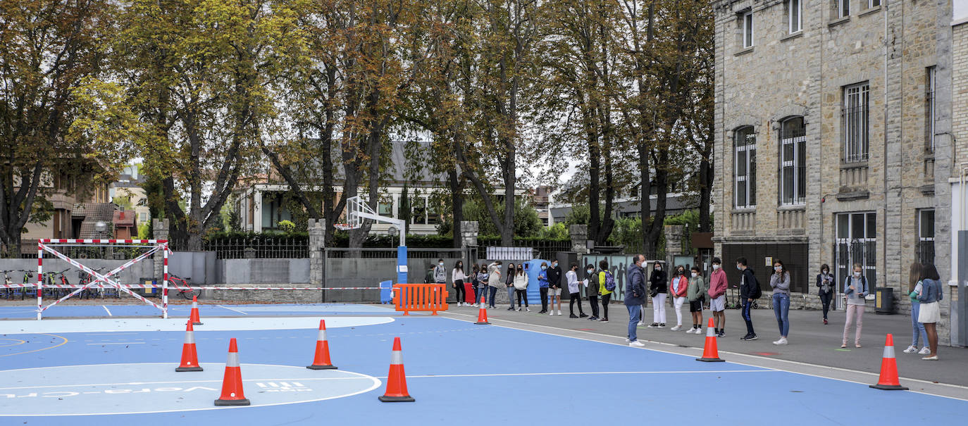 Espacios precintados y delimitados en el colegio de la Vera Cruz.