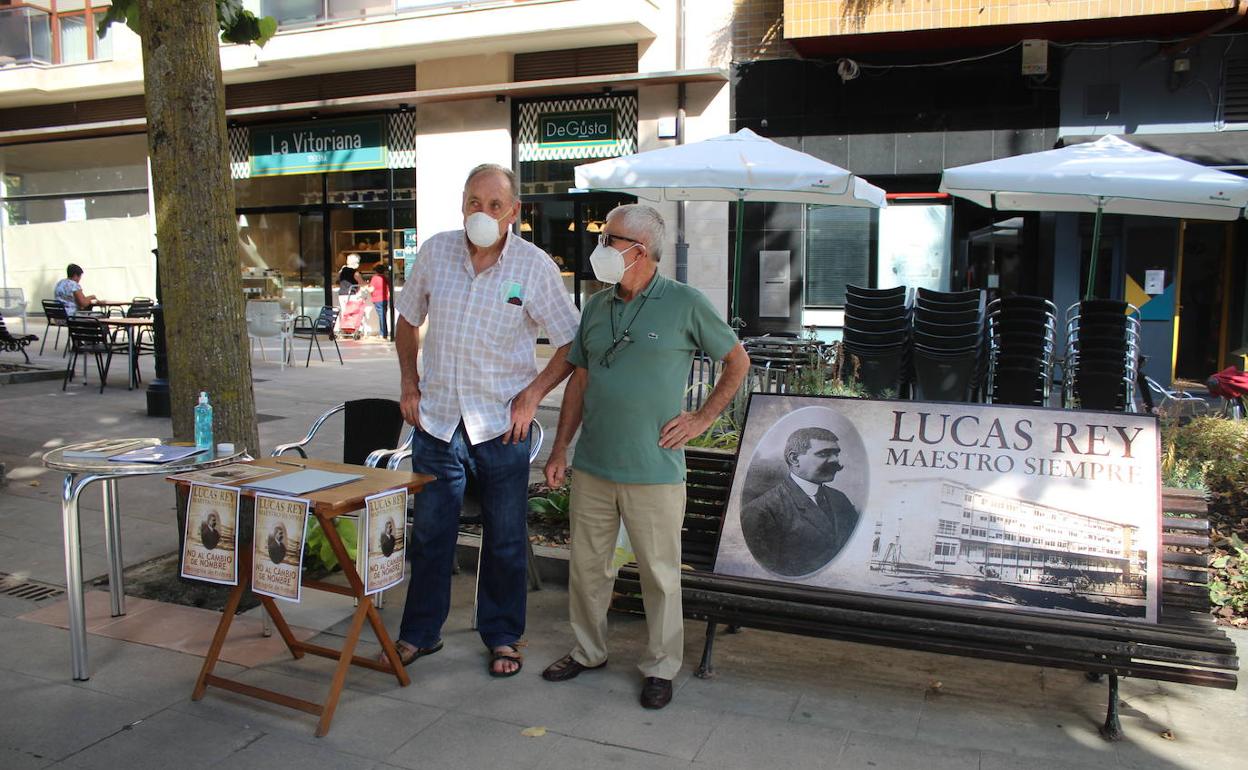 La recogida de firmas intenta impedir el cambio de nombre del centro escolar por Mendiko Eskola. 