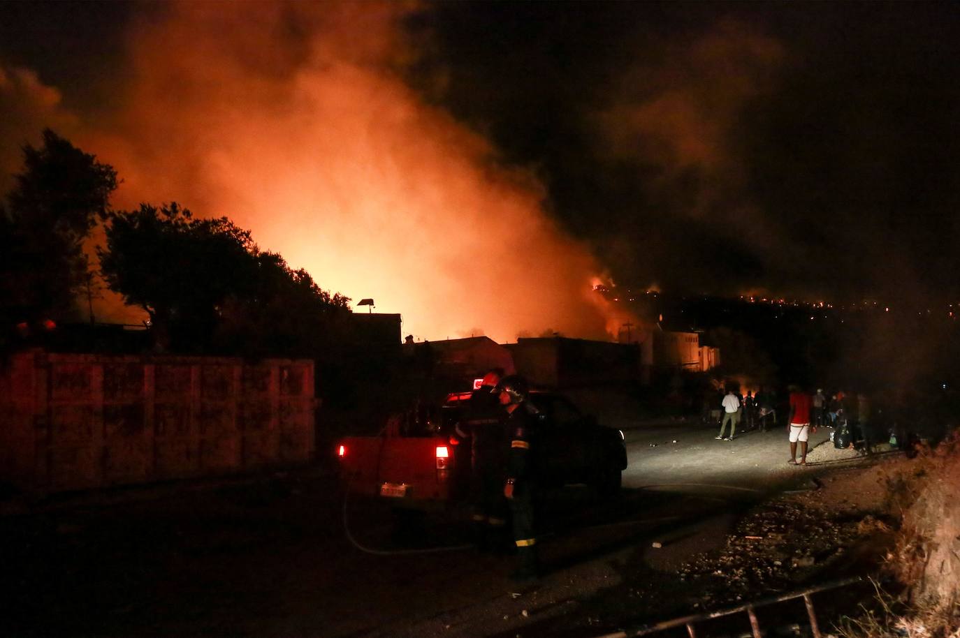 Fotos: Así fue el incendio que asoló el campo de refugiados en Moria