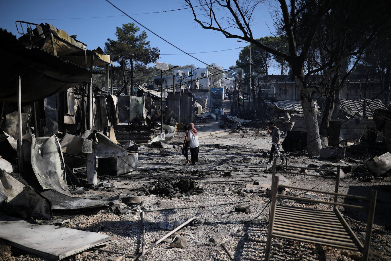 Fotos: Así fue el incendio que asoló el campo de refugiados en Moria