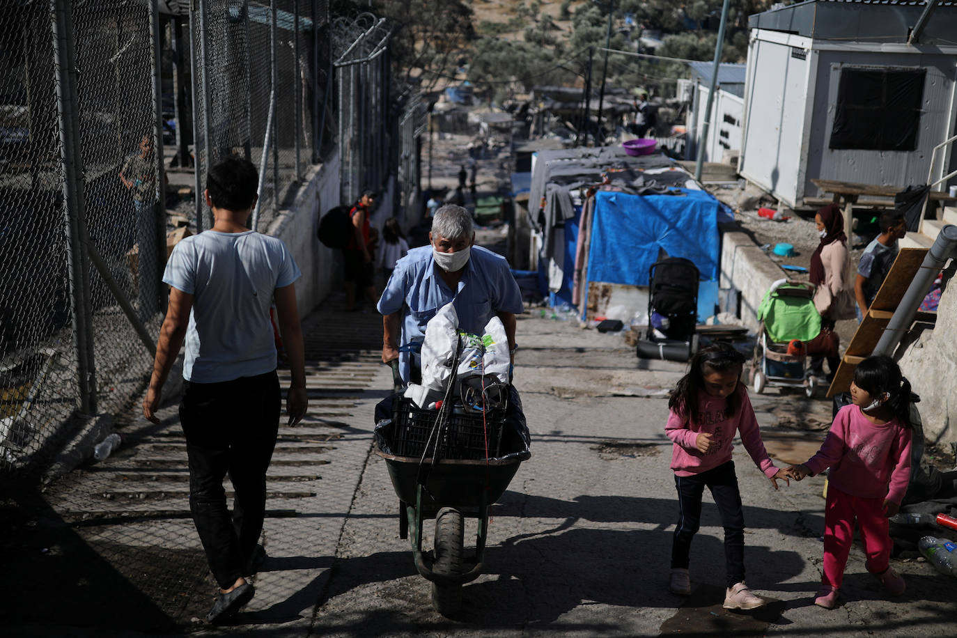 Fotos: Así fue el incendio que asoló el campo de refugiados en Moria