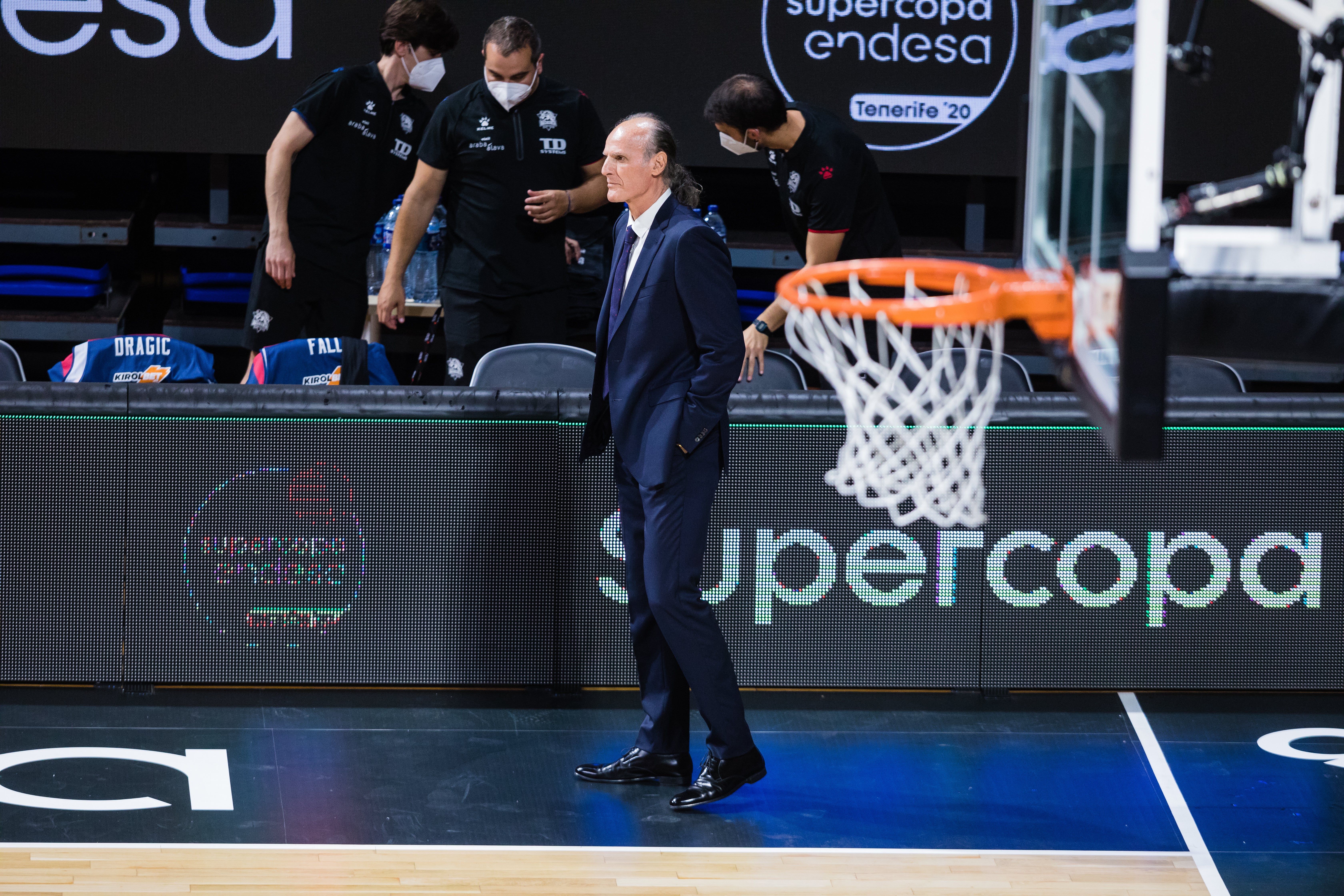 Baskonia y Barcelona han disputado la primera semifinal de la Supercopa.