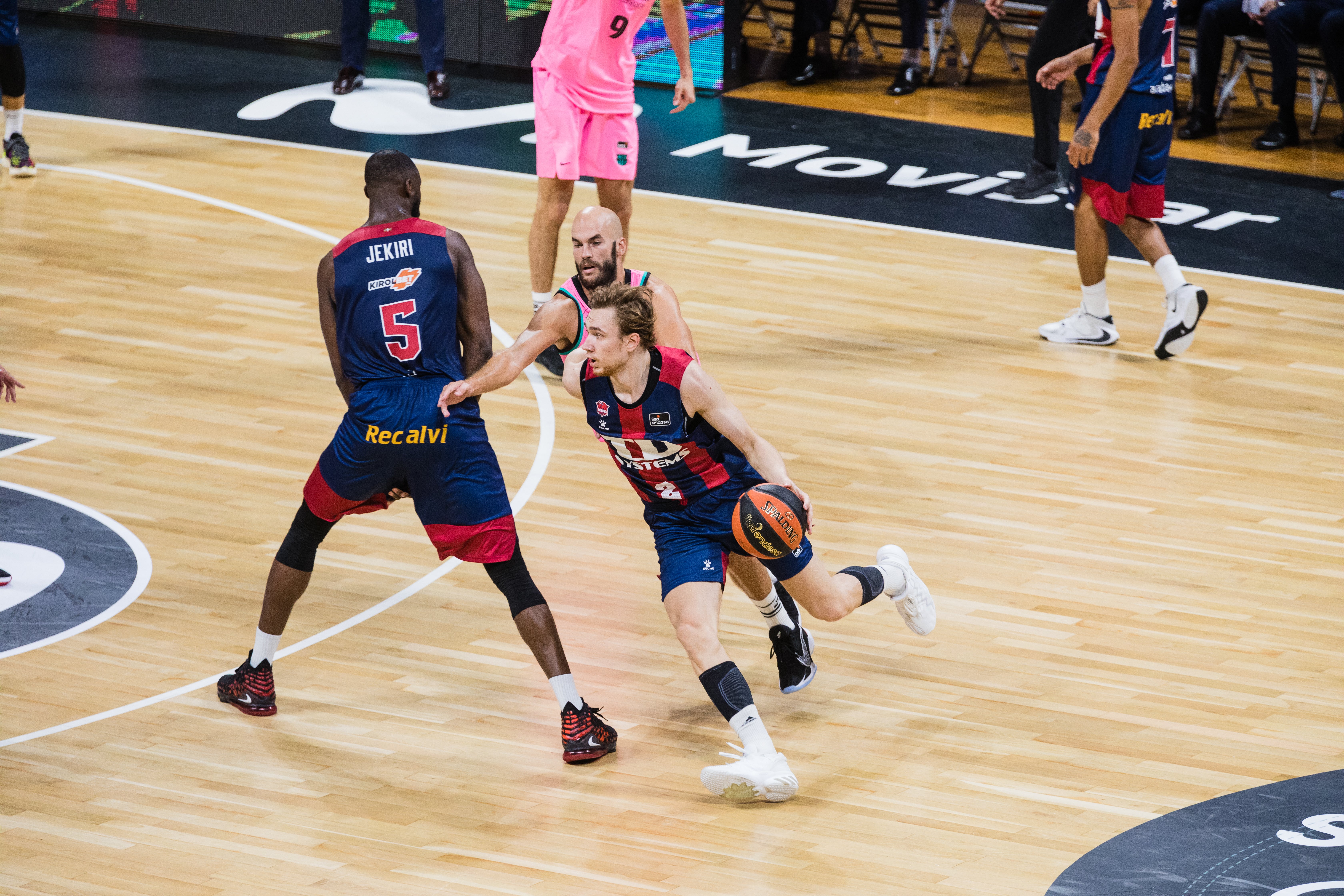 Baskonia y Barcelona han disputado la primera semifinal de la Supercopa.