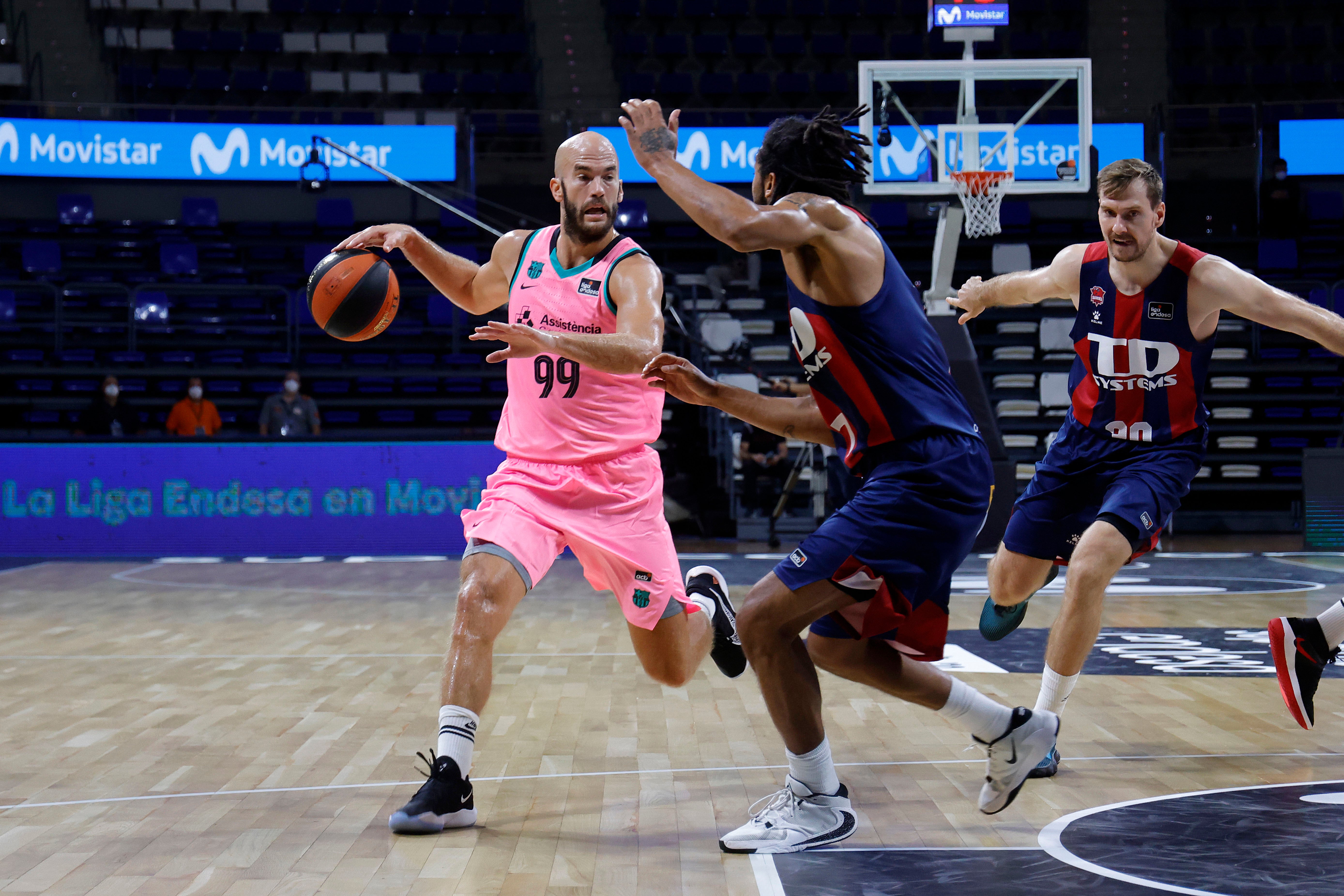 Baskonia y Barcelona han disputado la primera semifinal de la Supercopa.