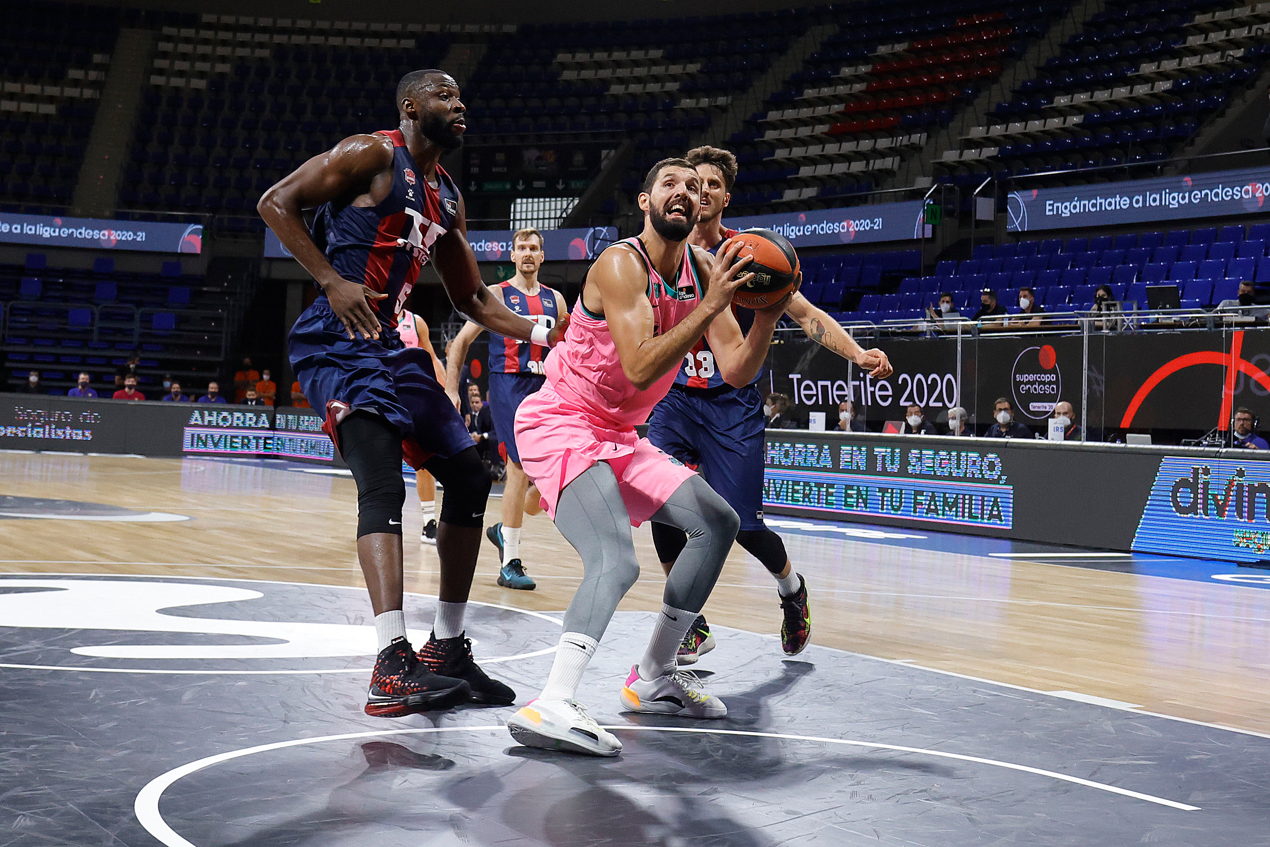Baskonia y Barcelona han disputado la primera semifinal de la Supercopa.