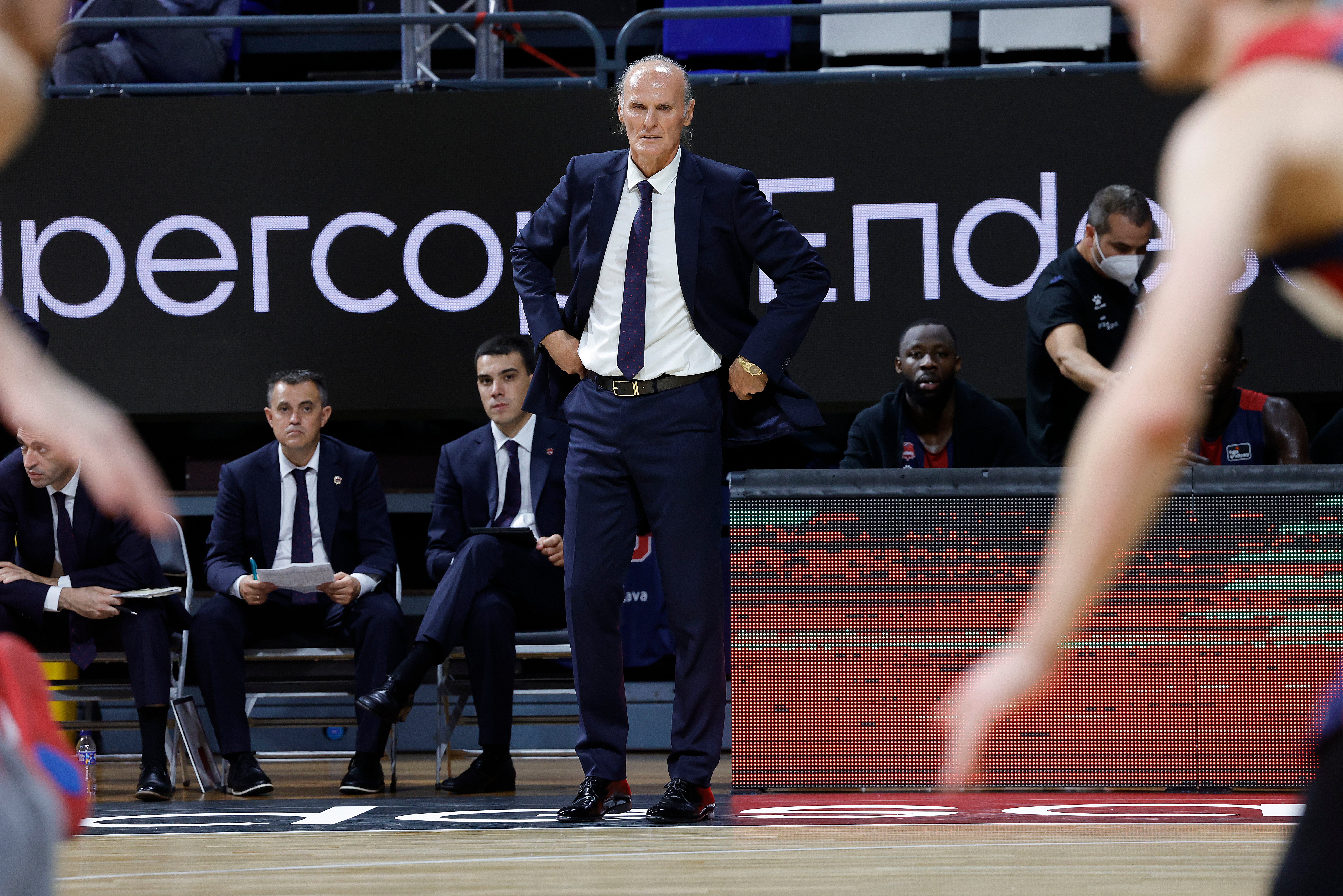 Baskonia y Barcelona han disputado la primera semifinal de la Supercopa.