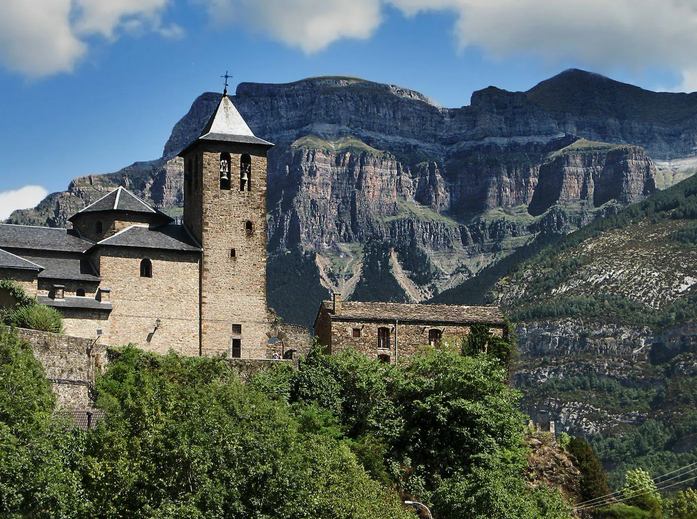 Torla (Huesca) | No resulta fácil llegar hasta esta localidad oscense de alta montaña, sobre todo en invierno por las adversas condiciones metereológicas. 