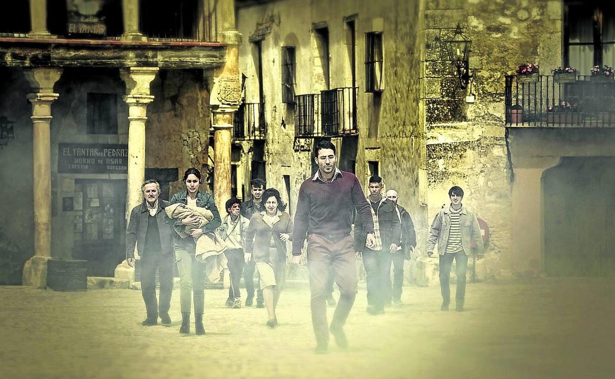 Una imagen de '30 monedas', serie protagonizada, entre otros, por Eduard Fernández, Miguel Ángel Silvestre y Megan Montaner. 