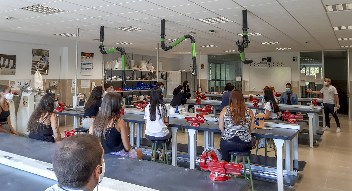 Estudiantes de Formación Profesional de Egibide, en su regreso a clase.