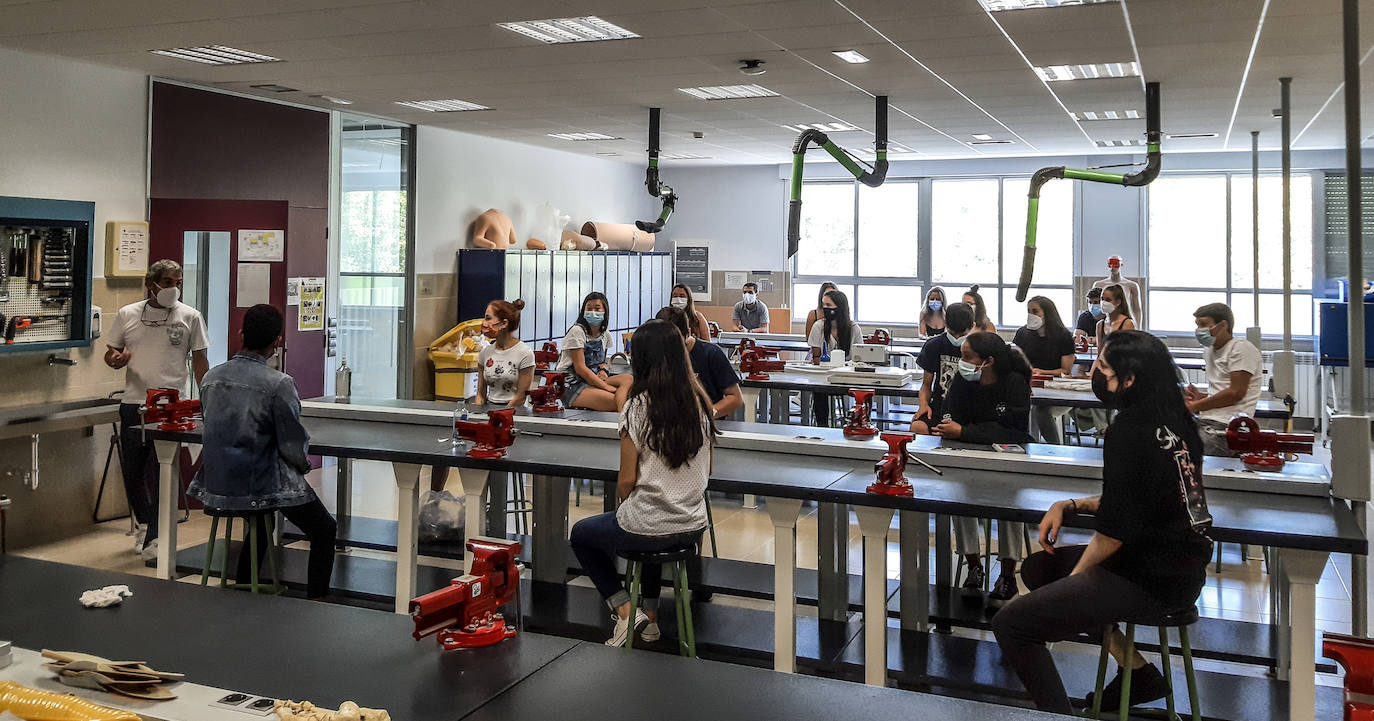 Estudiantes de Formación Profesional de Egibide, en su regreso a clase.