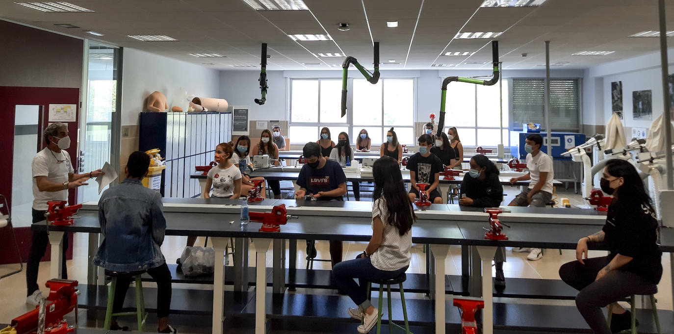 Estudiantes de Formación Profesional de Egibide, en su regreso a clase.