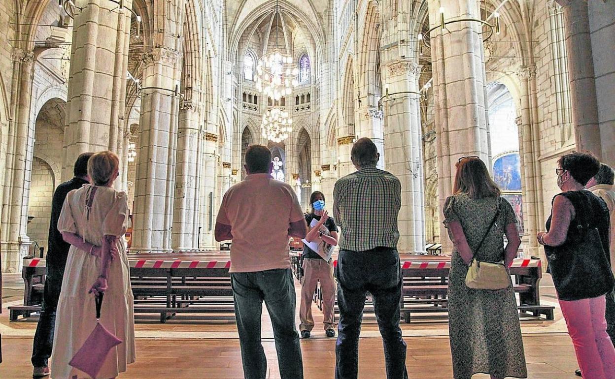 La catedral Santa María es uno de los motores del turismo en Vitoria y Álava. 