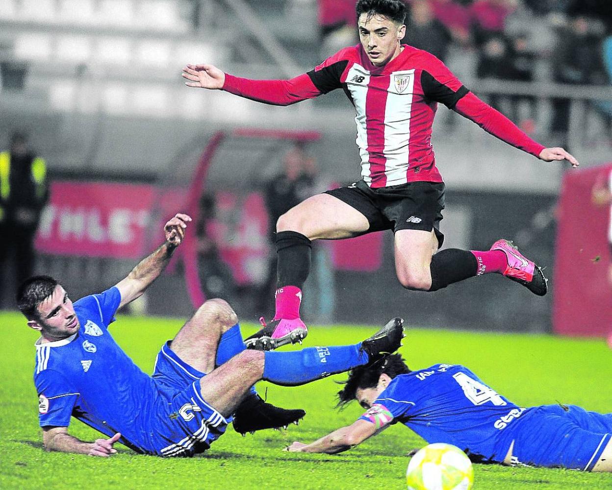 Bilbao Athletic y Arenas se verán las caras en el estreno liguero el 17 o 18 de octubre. 