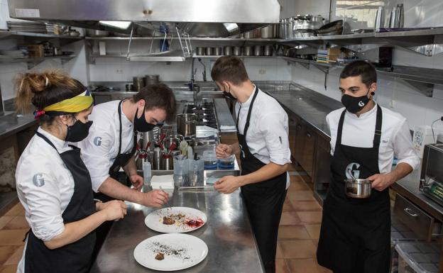 La cocina, a pleno rendimiento.