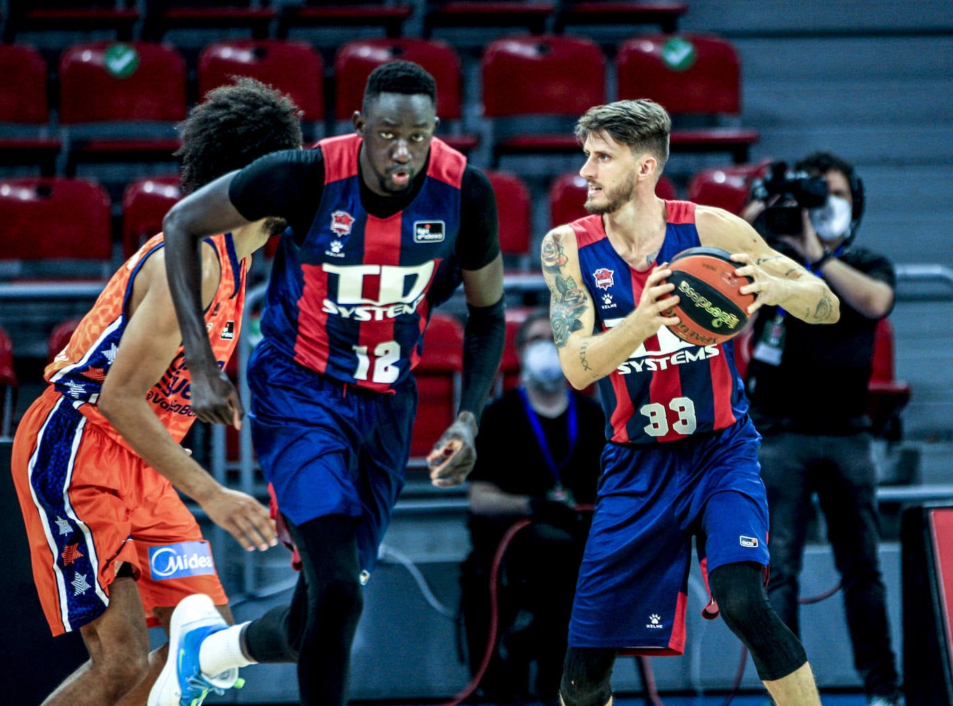 Las fotos del Baskonia - Valencia Basket. 