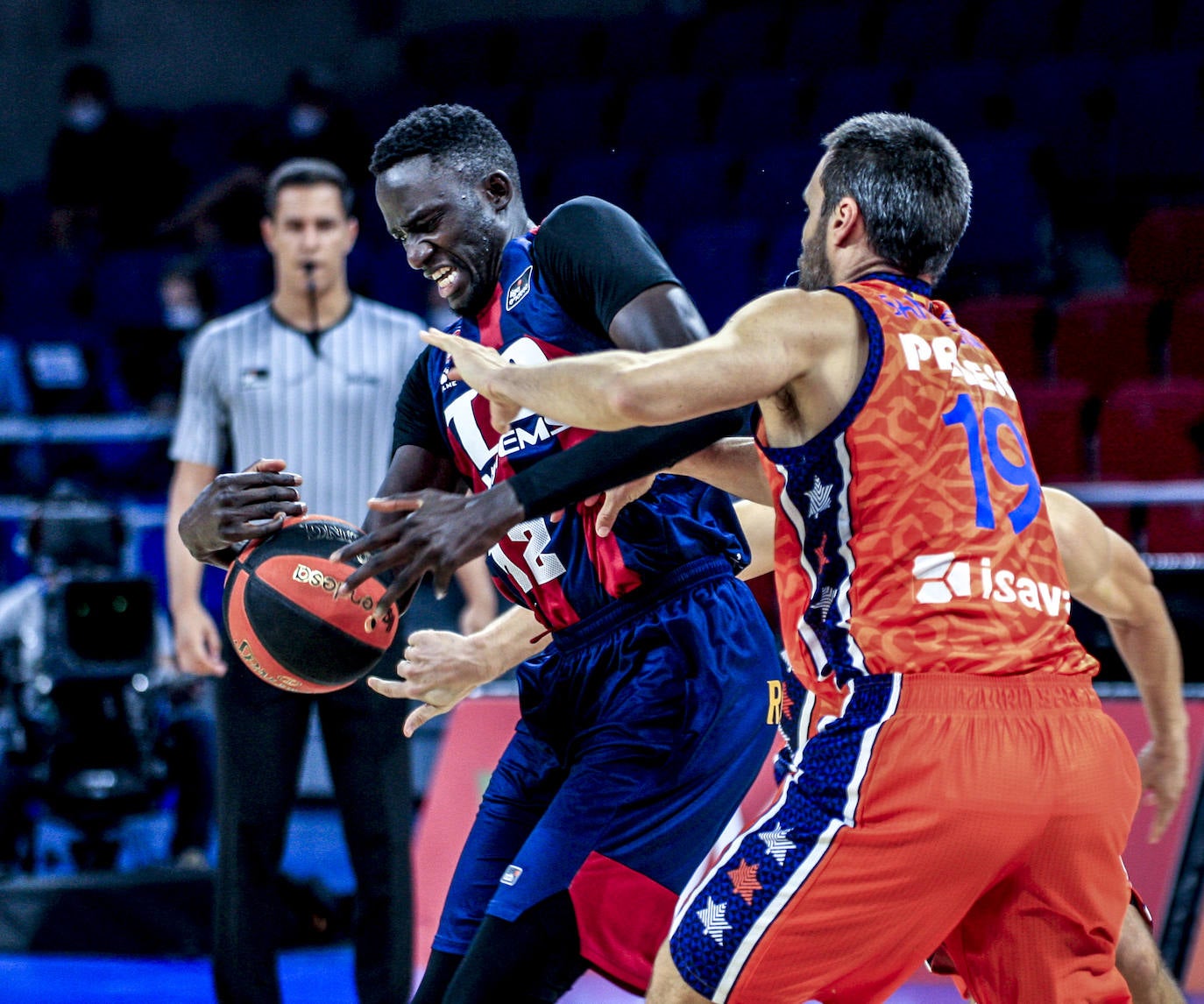 Las fotos del Baskonia - Valencia Basket. 