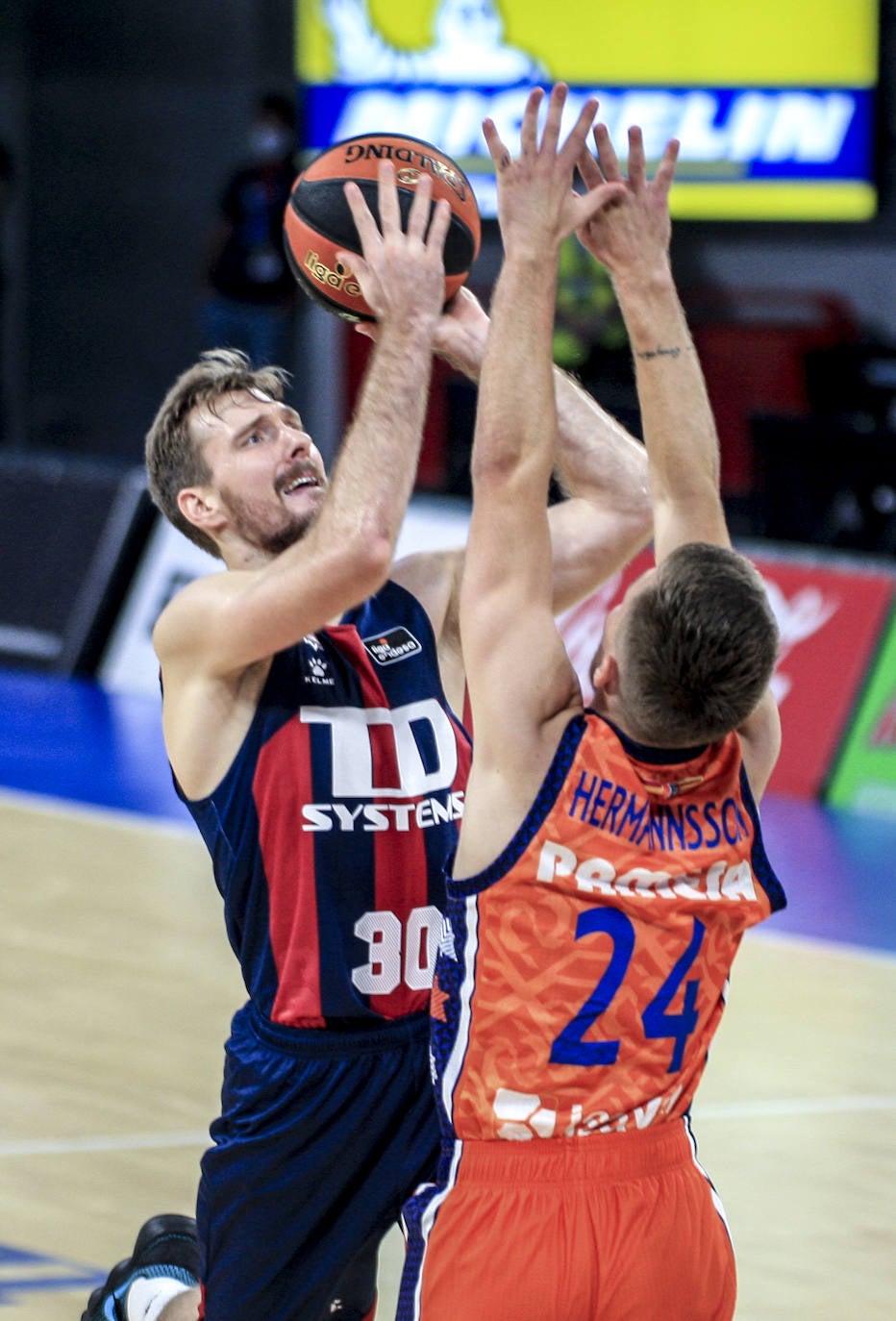 Las fotos del Baskonia - Valencia Basket. 