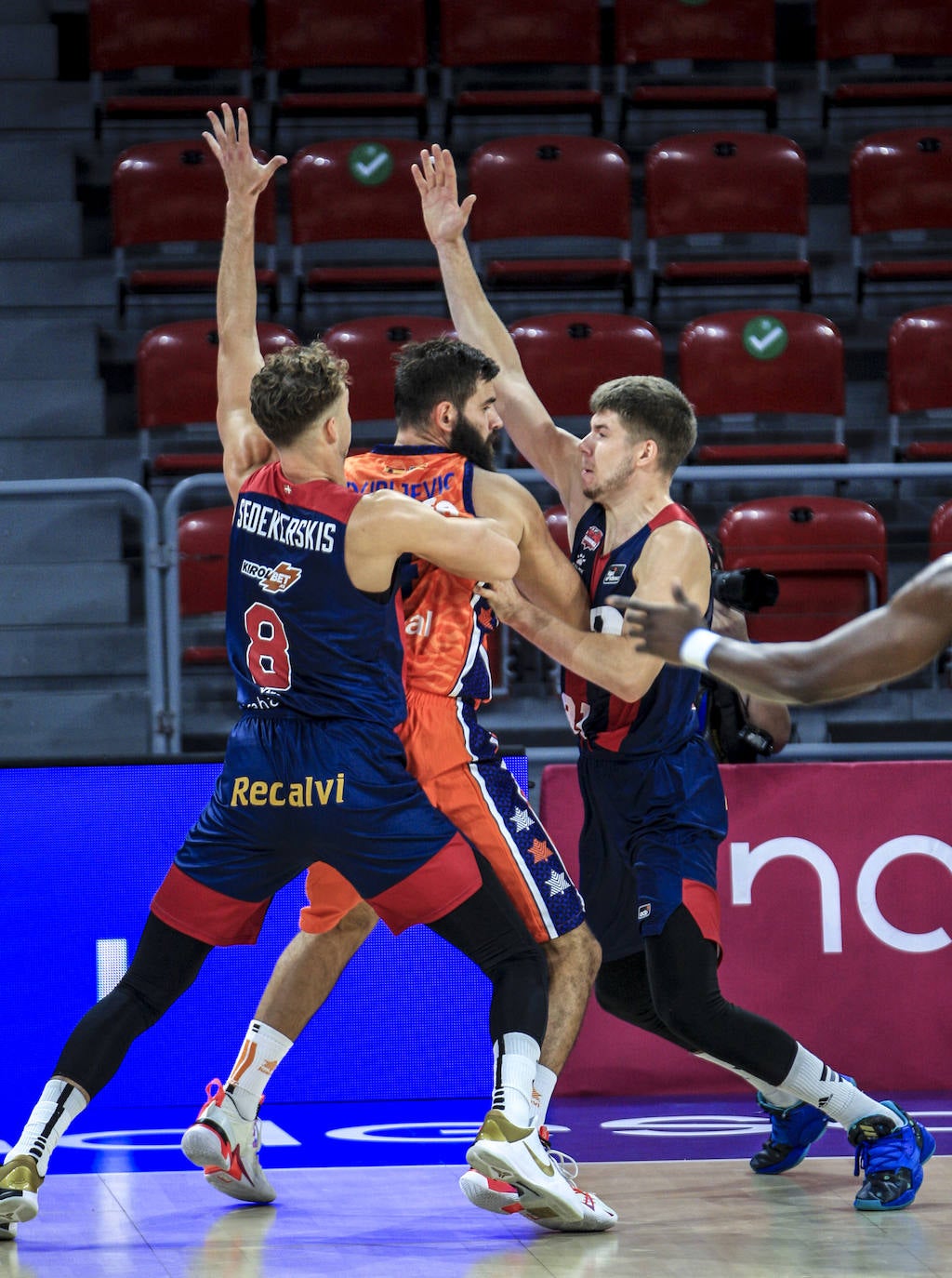 Las fotos del Baskonia - Valencia Basket. 