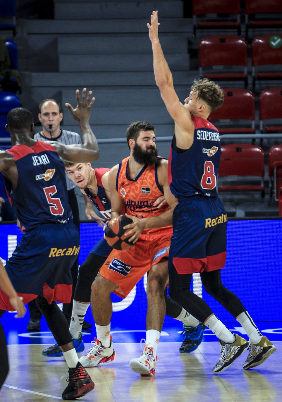 Las fotos del Baskonia - Valencia Basket. 