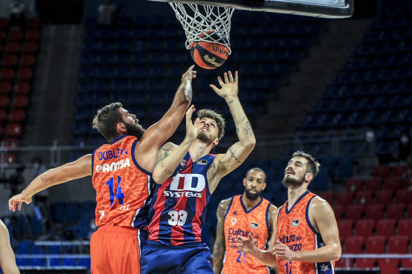Las fotos del Baskonia - Valencia Basket. 